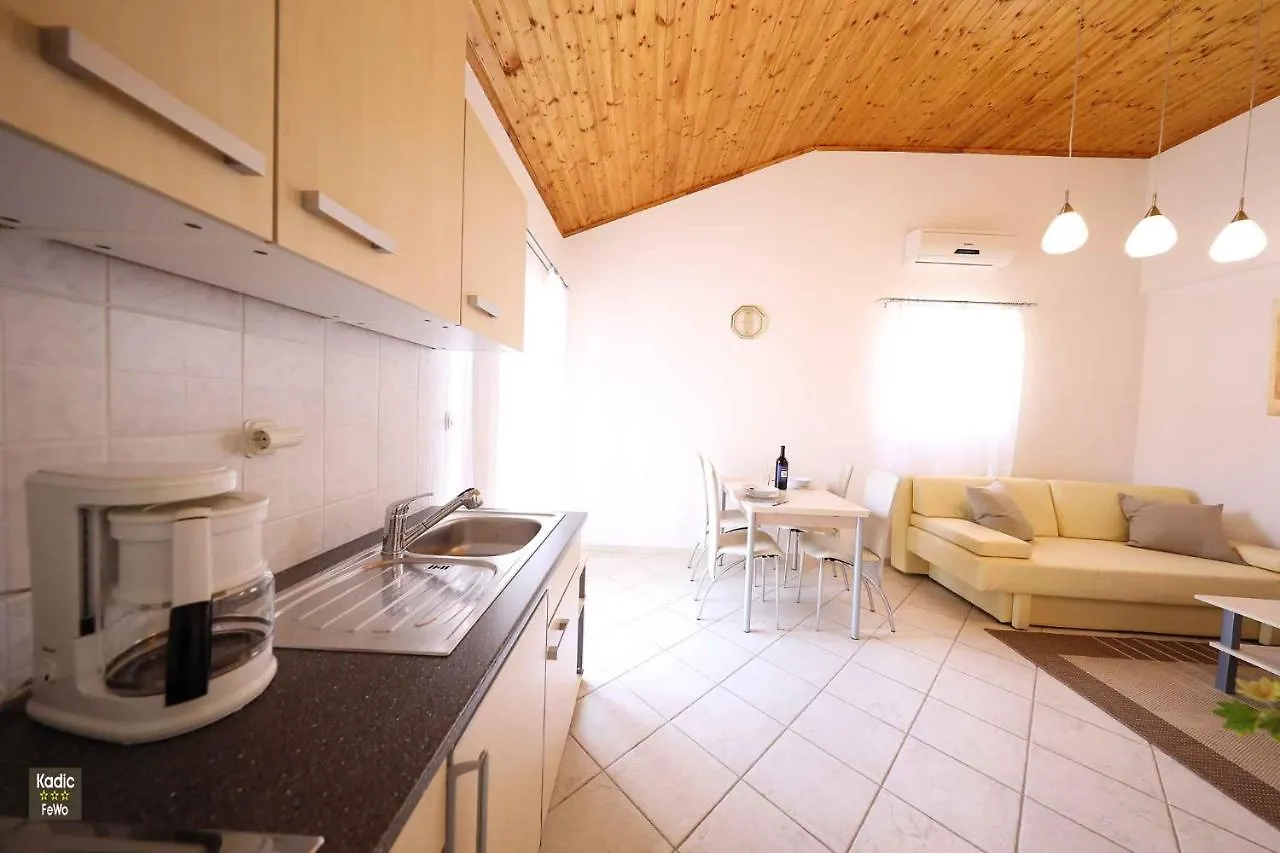 Apartment In Vir - Insel Vir 42970