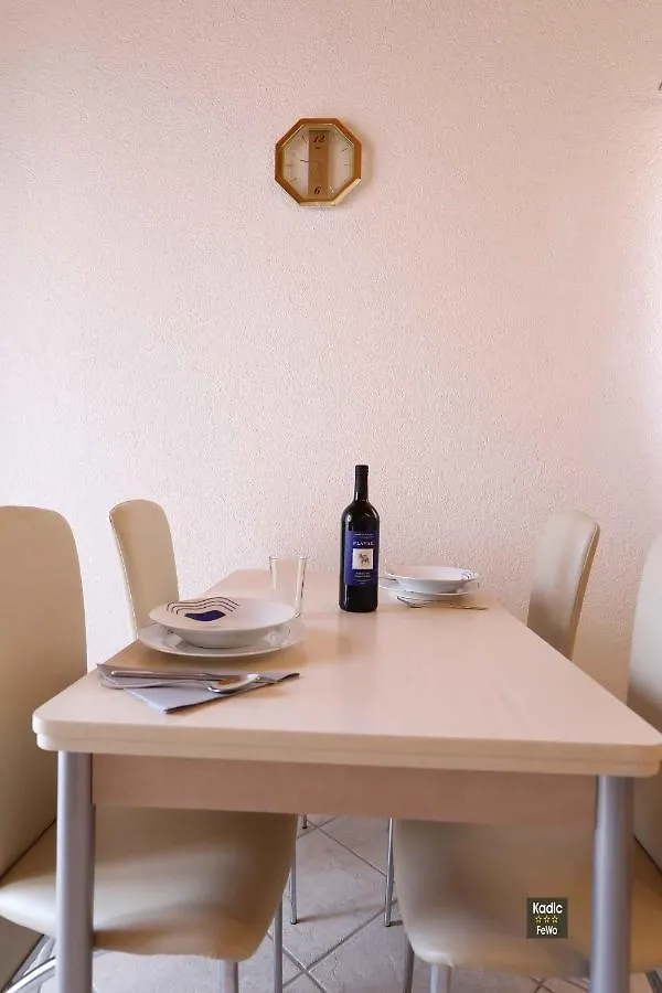 Apartment In Vir - Insel Vir 42970