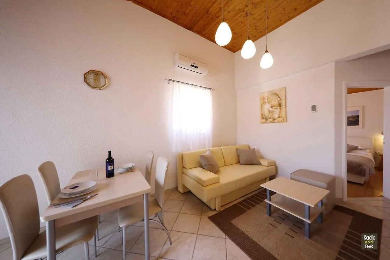 Apartment In Vir - Insel Vir 42970