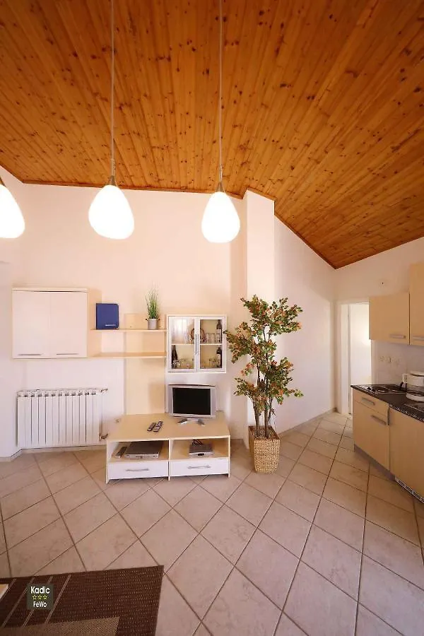 Apartment In Vir - Insel Vir 42970