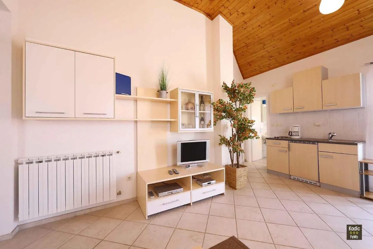 Apartment In Vir - Insel Vir 42970